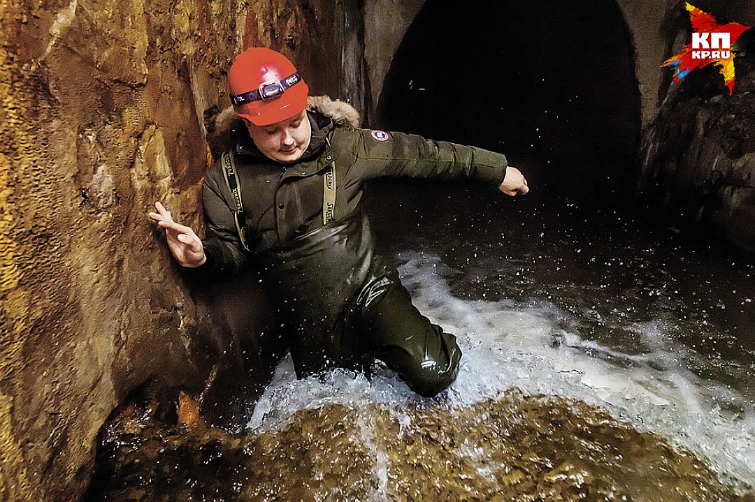 Наш корреспондент совершил экскурсию по одному из таких подземных потоков, невидимых никому. А всего их под городом - 160!
